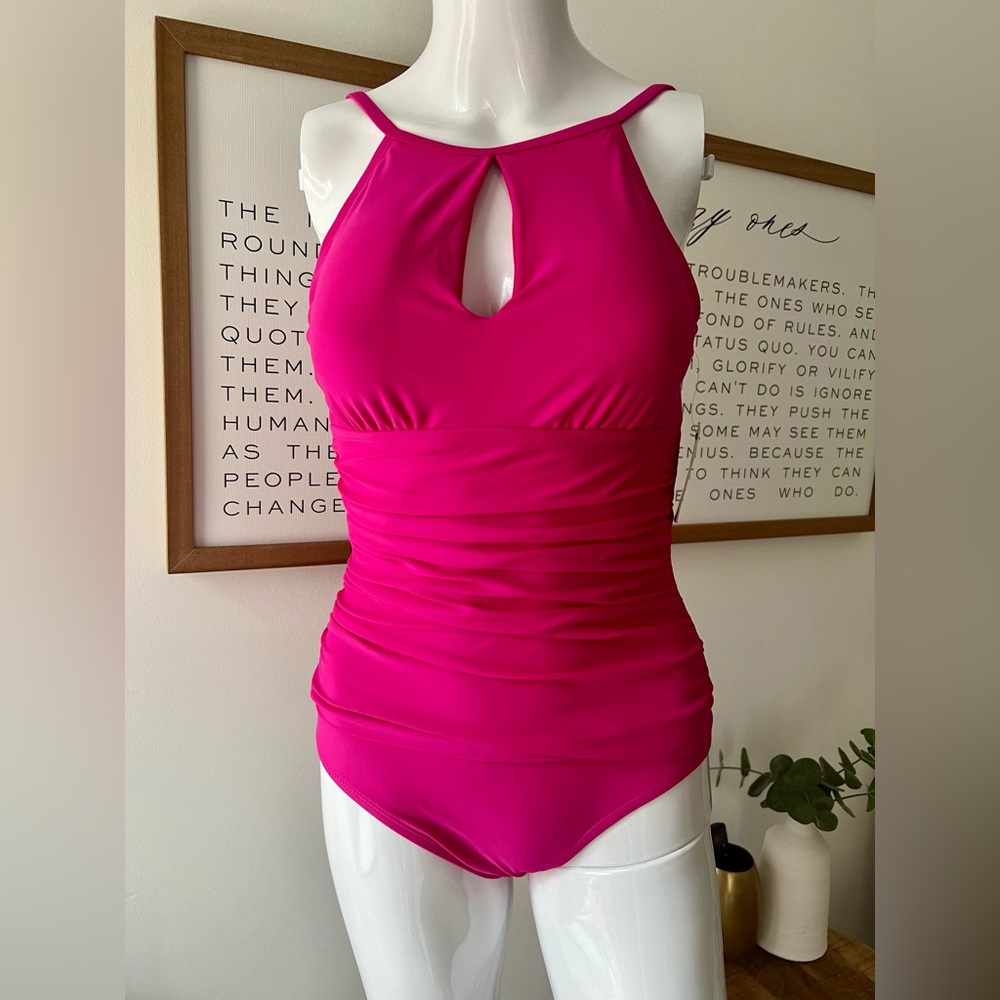 Ellen Tracy swimming suit. Size . New eight tag